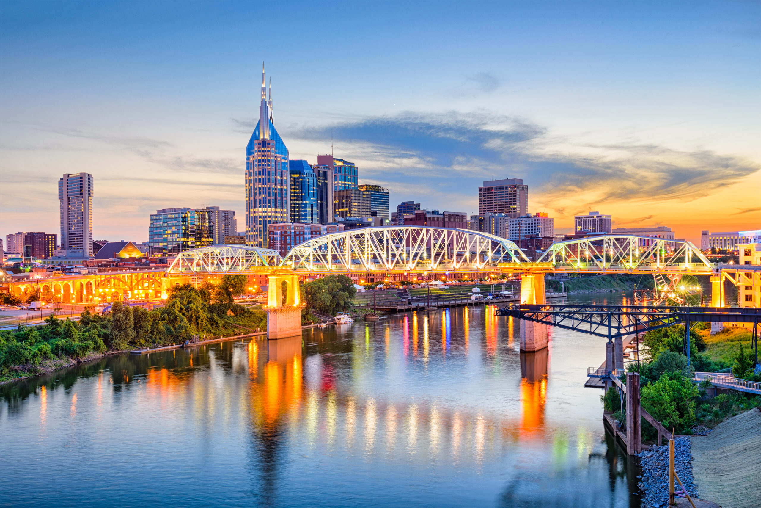 Sunset view of Nashville skyline and truss bridge over river